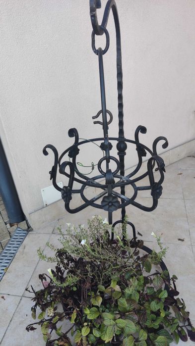 Kuty kwietnik kowalstwo artystyczne