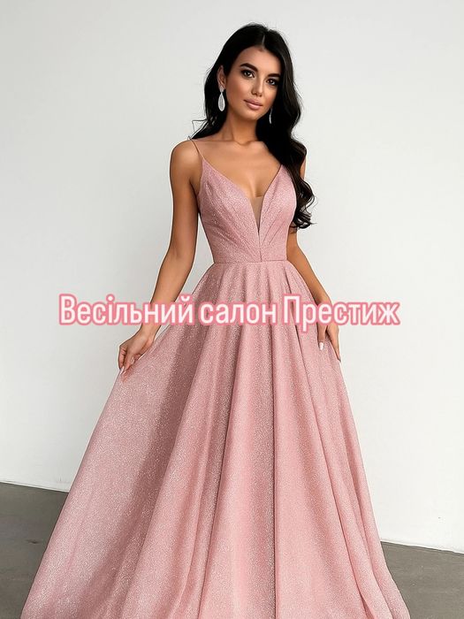 Сукні на випускний вечір