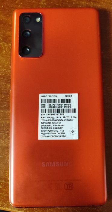 Продаю б/у телефон Samsung galaxy 20 fe.