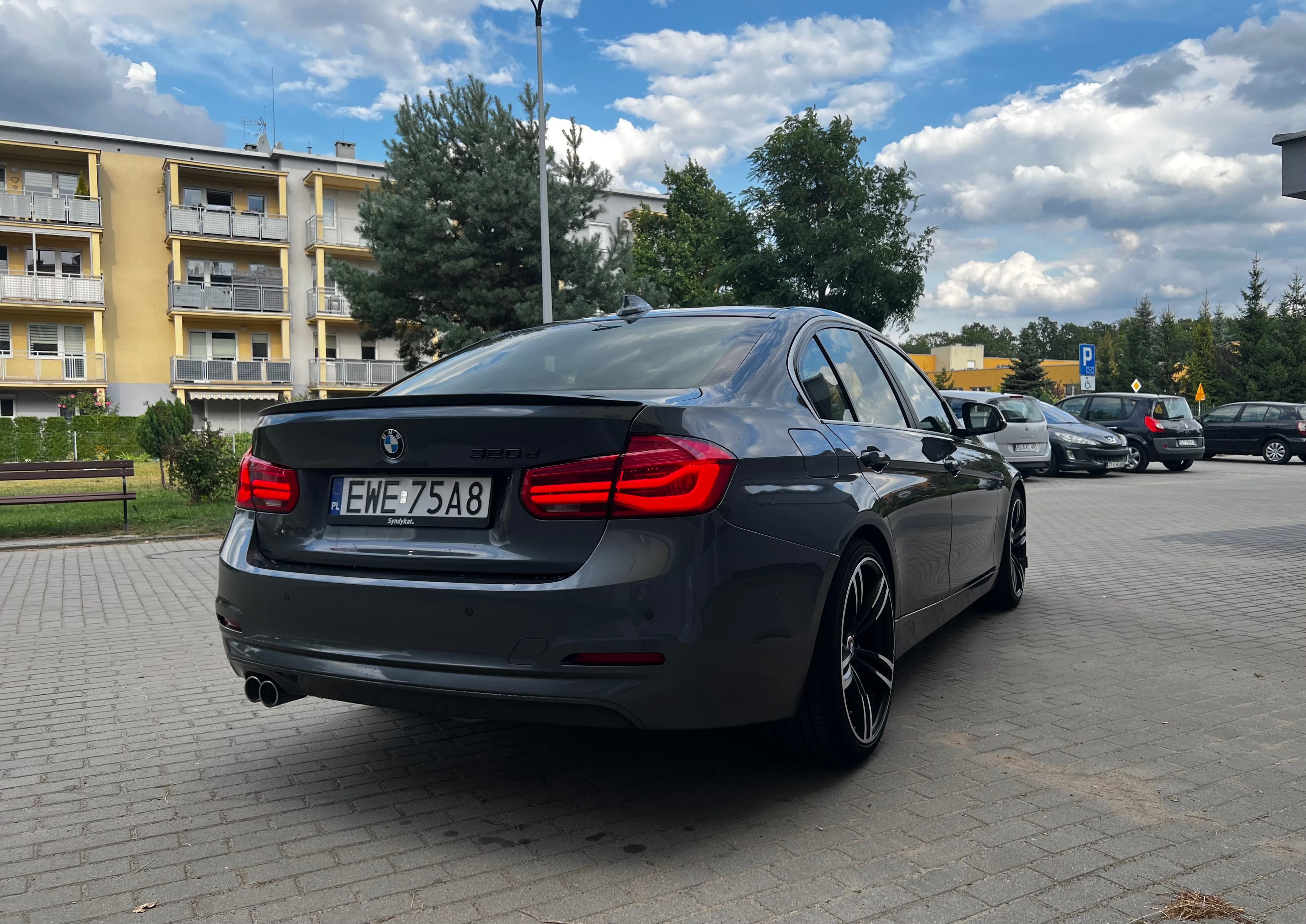 BMW F30 320D LCI Bezwypadkowa, prywatnie, automat, lift , 2kpl kół