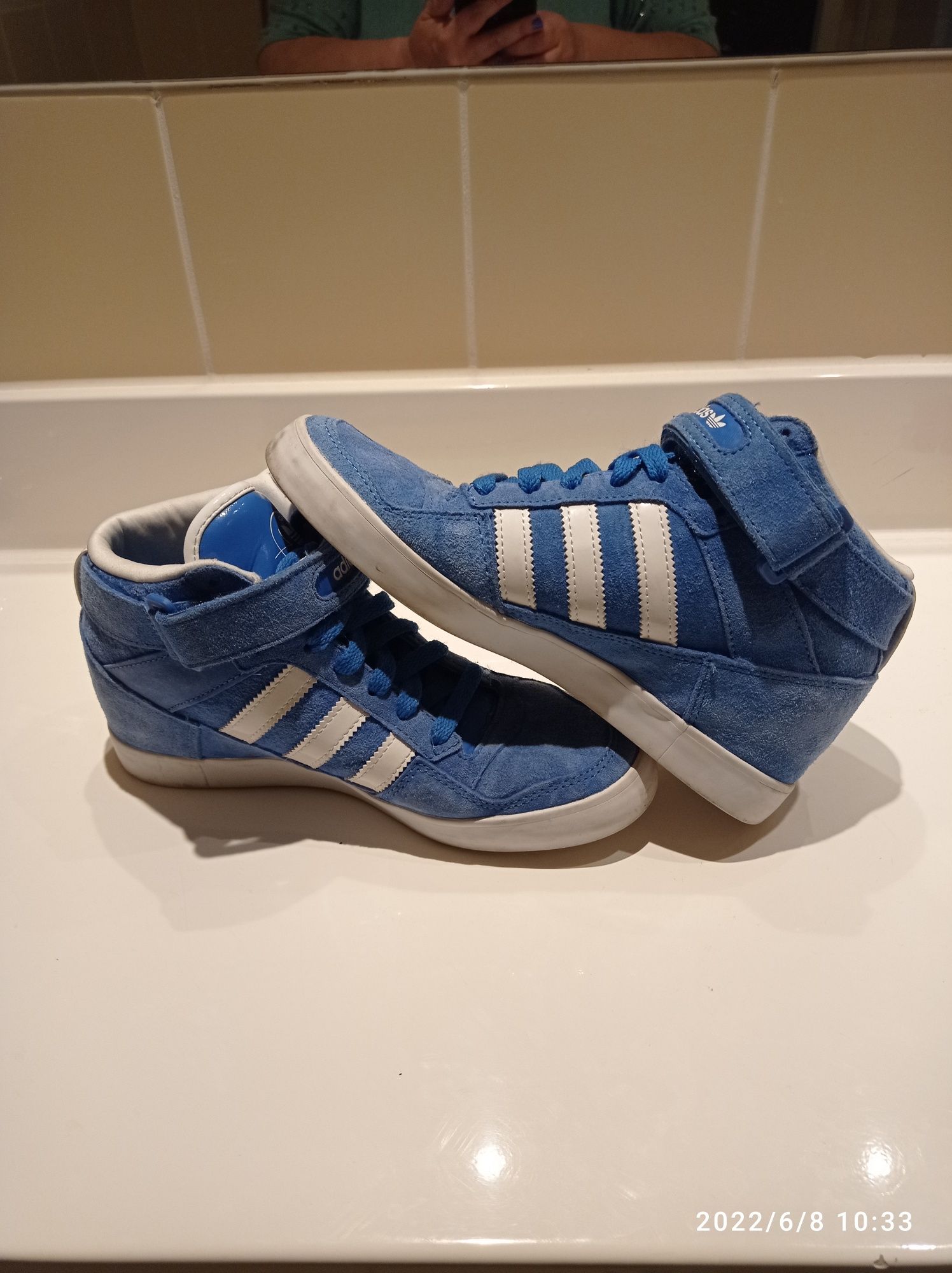 Продам кроссовки adidas