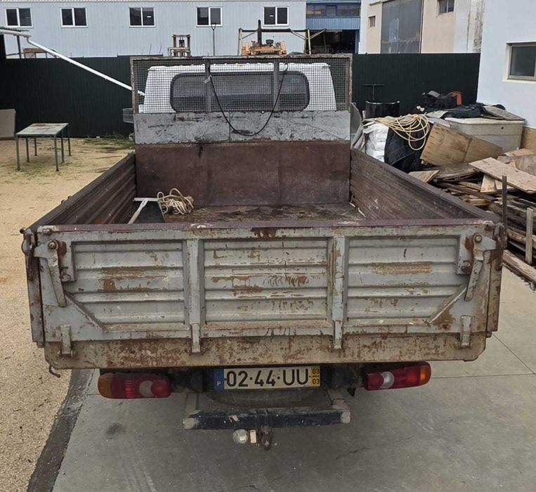 Nissan Cabstar 120-35 Basculante • Cabine Dupla 6 Lugares • 2003