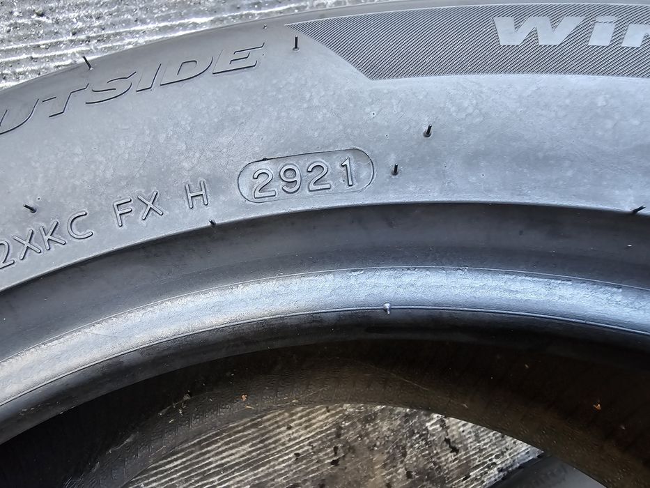 Sprzedam 2 opony 225/55 17" Hankook zimowe 95% 2021r