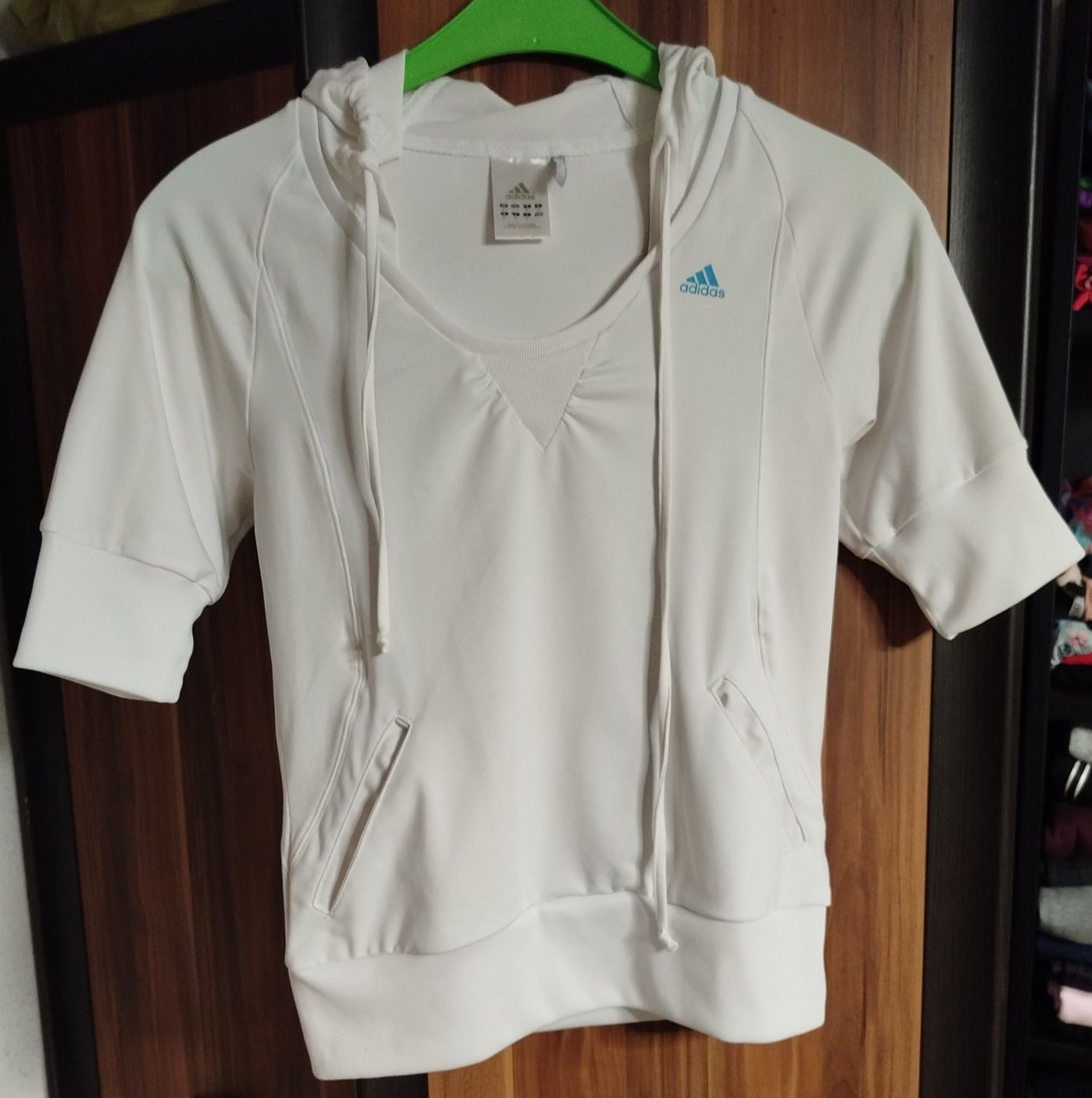 Bluza damska Adidas z krótkim rękawem rozmiar S stan idealny