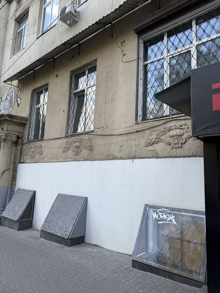 Продам  Центр 5 кв площадью  155 кв м Бажанова 14