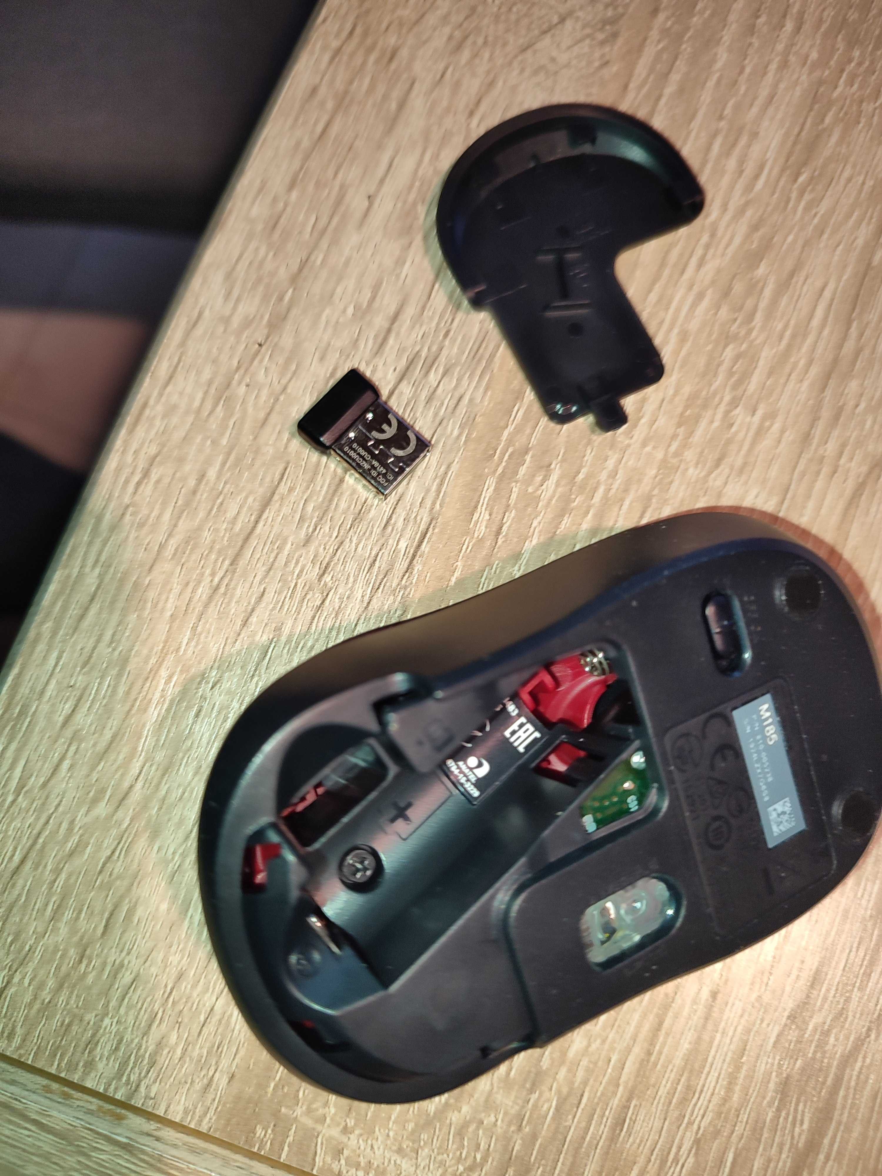 Nowa mysz komputerowa bezprzewodowa Logitech M185 czerwona PC laptopa