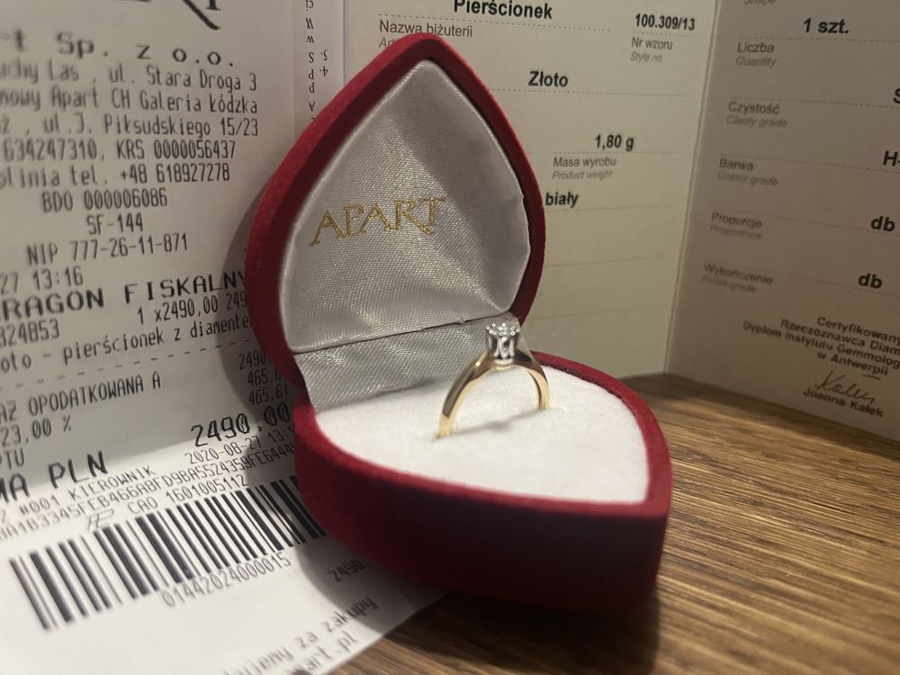 Złoty pierścionek zaręczynowy z brylantem Apart