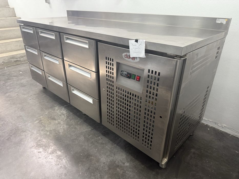 Balcão frigorifico , mesa de trabalho Nove gavetas frio ventilado