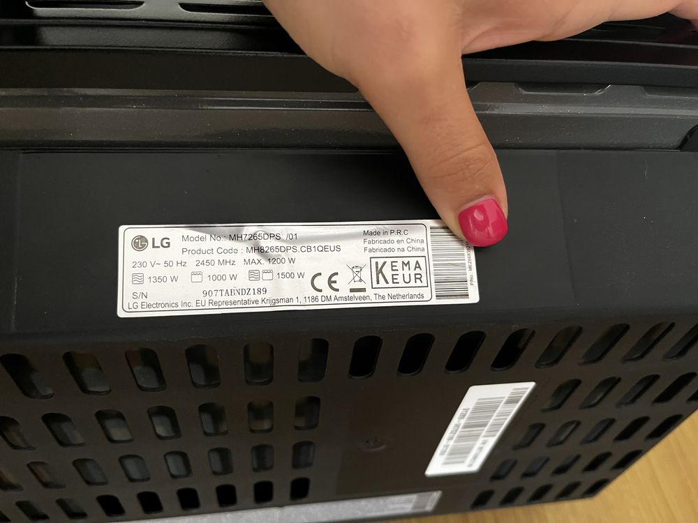Micro-ondas LG NeoChef com Grill Preto