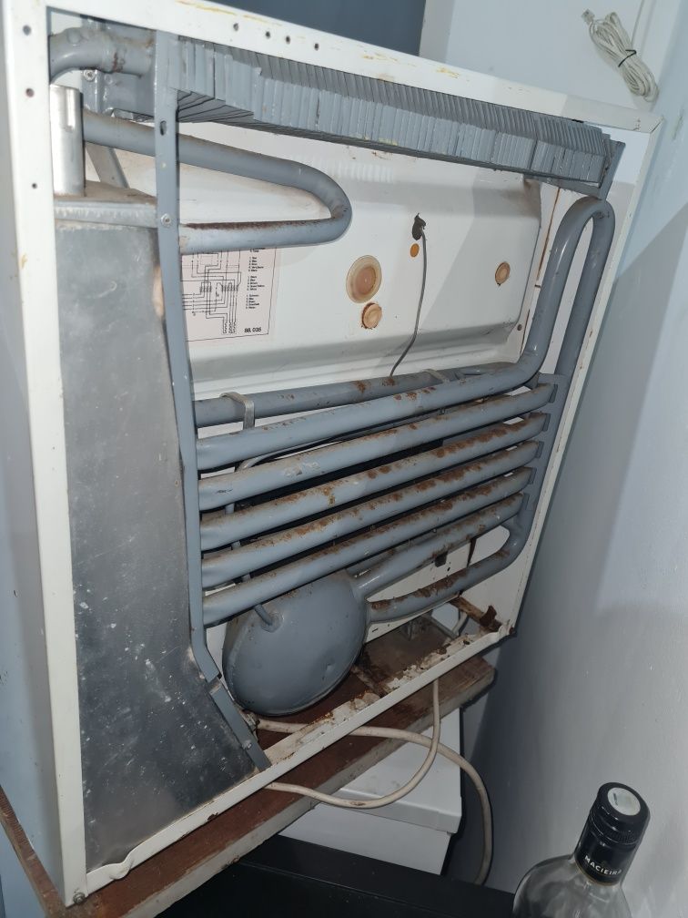 Frigorífico trivalente 220v, 12v e gas