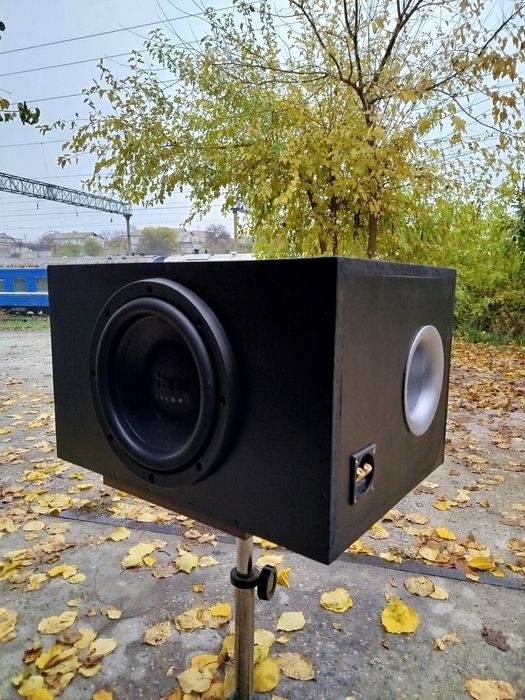 Сабвуфер на трубе