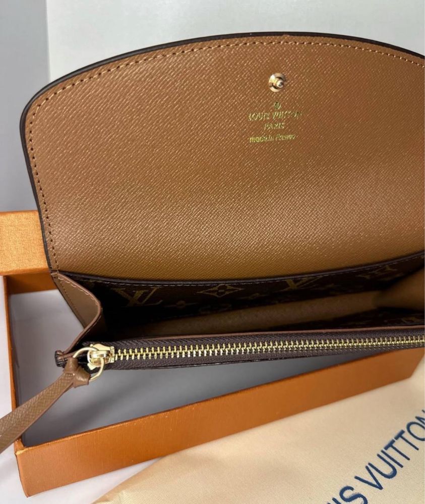 Женский кожаный кошелек  Louis Vuitton