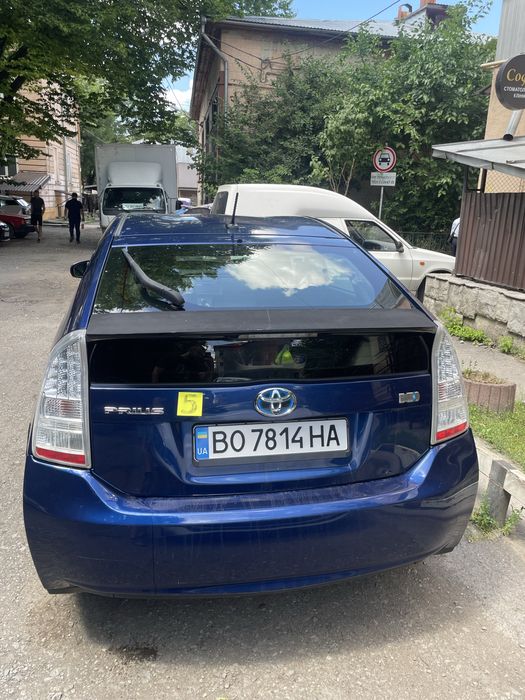 оренда авто тойота пріус