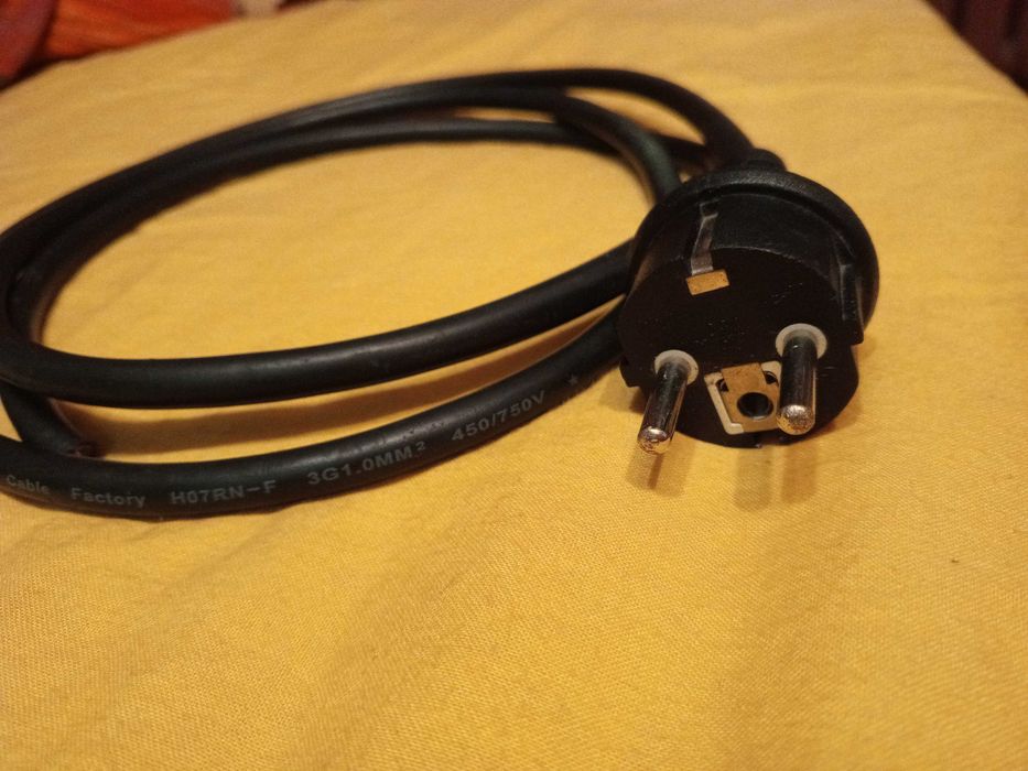 Kabel 3 żyłowy z wtyczką H07NR-F 3G1.0 MM2 450/750 volt -  1.6metra