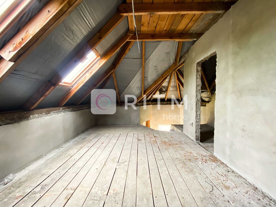 Половина будинку 187.8 м2 + 4 сот. ділянка по вул. Липлянська, Вишків.