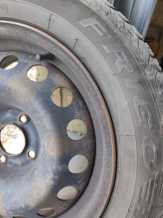 Całe koła zimowe rozmiar 205/55/16 z 2019 bieżnik 7mm