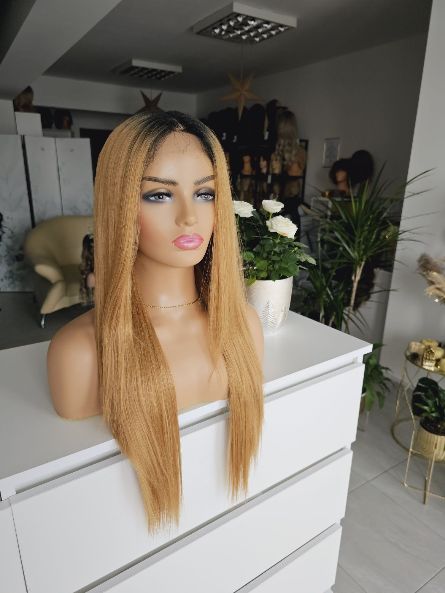 Długa peruka Kim karmel odrost lace front naturalna fryzura