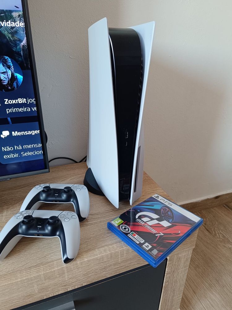 Ps5 (500gb) (com caixa) + GTA 5 & GranTurismo 7 + 2 Controles