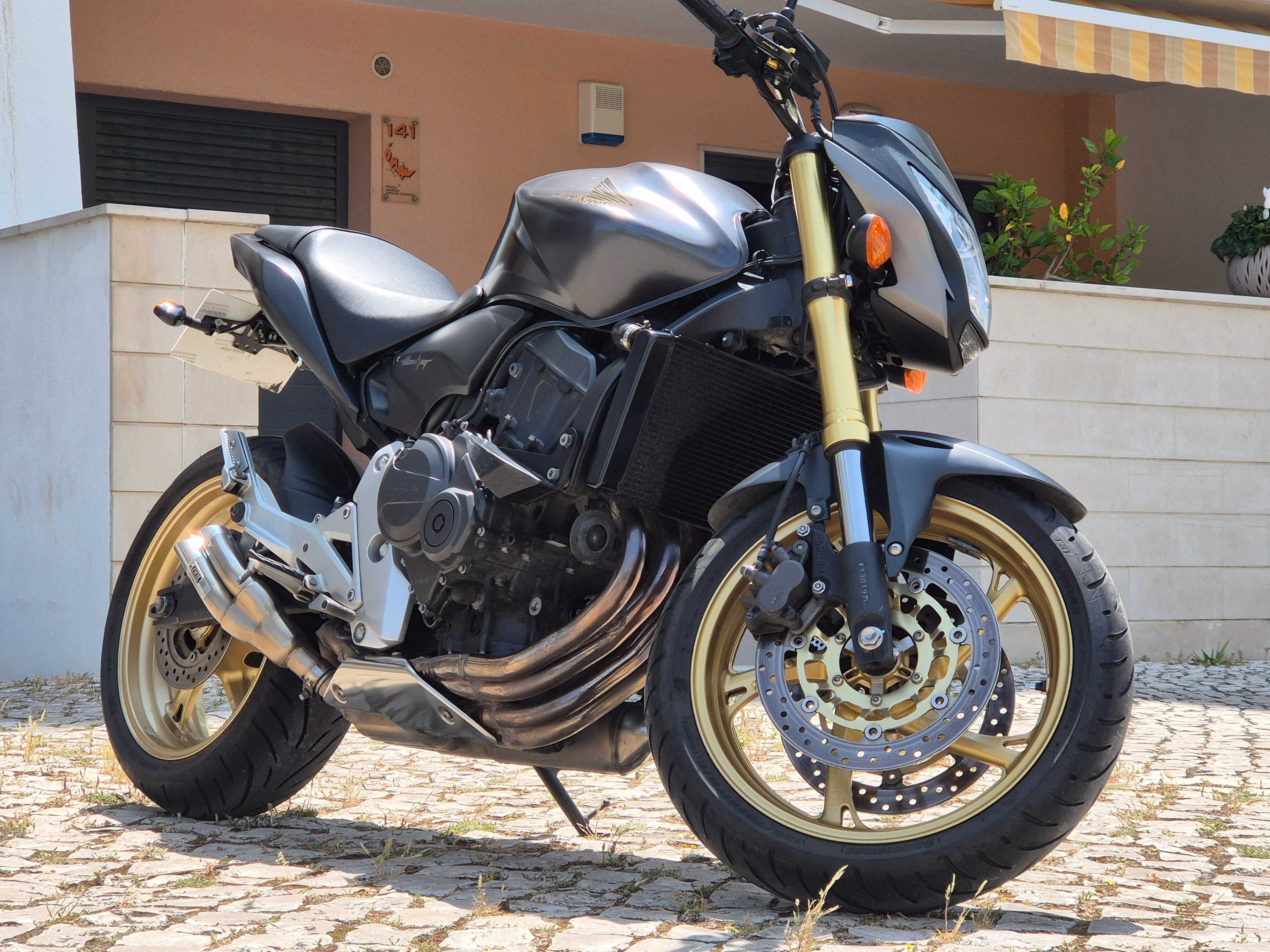 Hornet 600 como nova