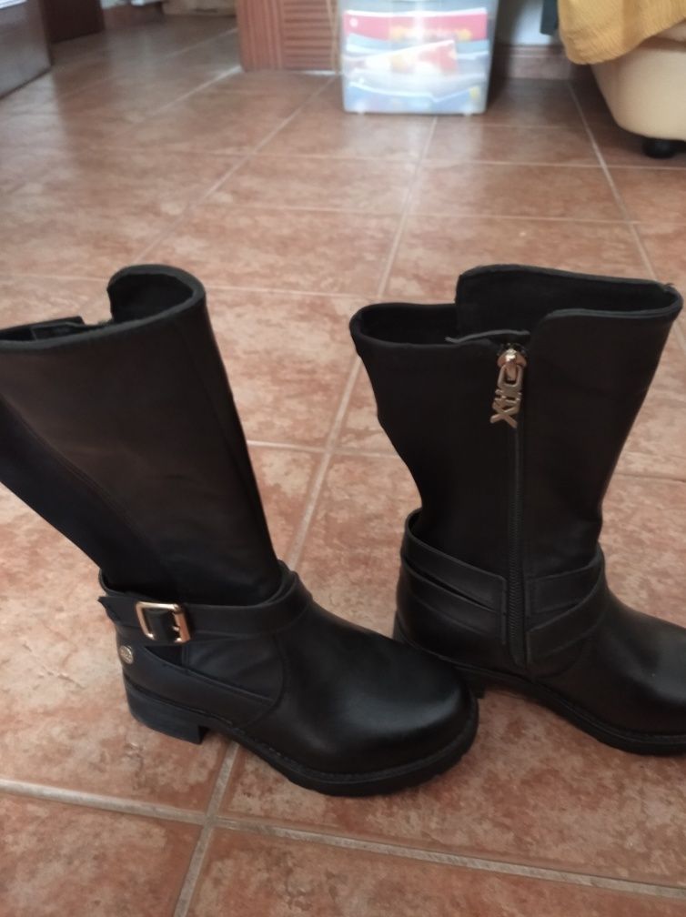 Botas da Xti novas tamanho 28