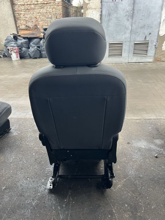 Продам сиденья берлигнго б9 кузов оригинал L