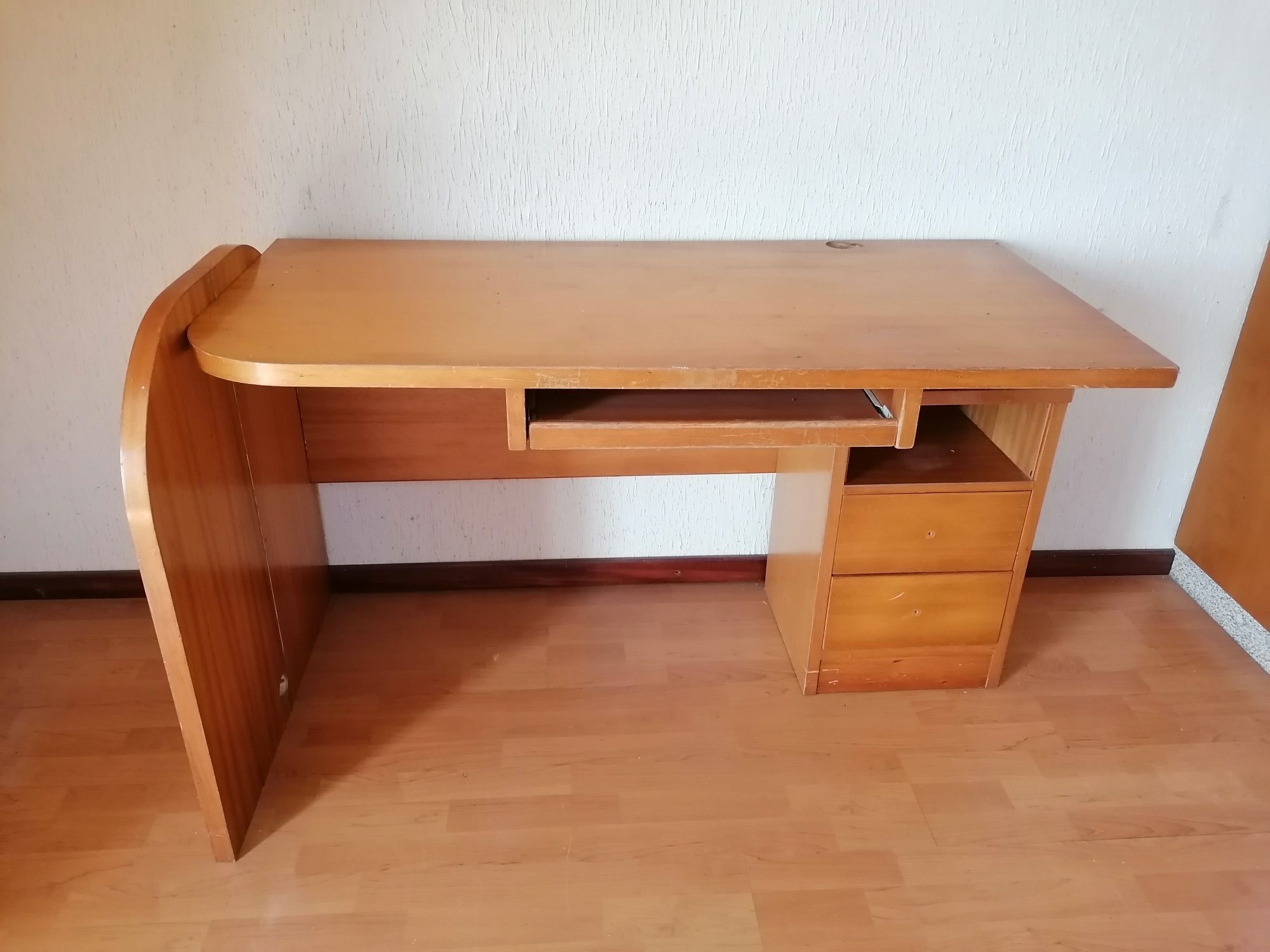 Secretária com 1,50cm