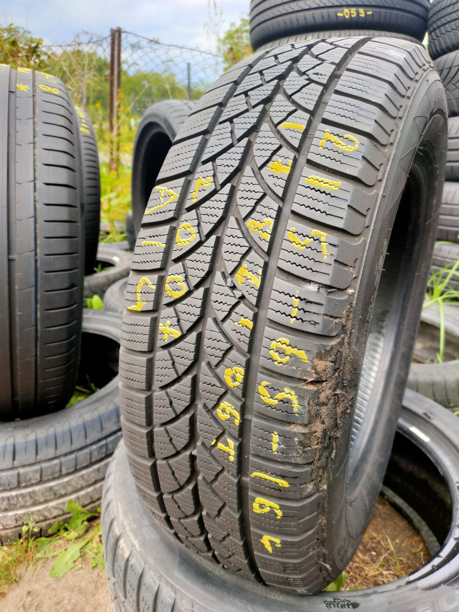 A14 215/65R16C Bridgestone Blizzak LM-18C 2017r 8.2mm