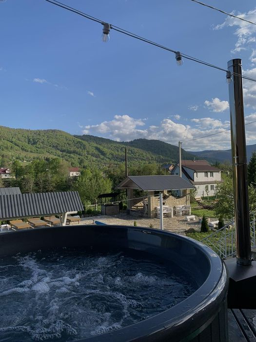 Котедж з чаном "Навпроти Маковиці" та окремі номери.