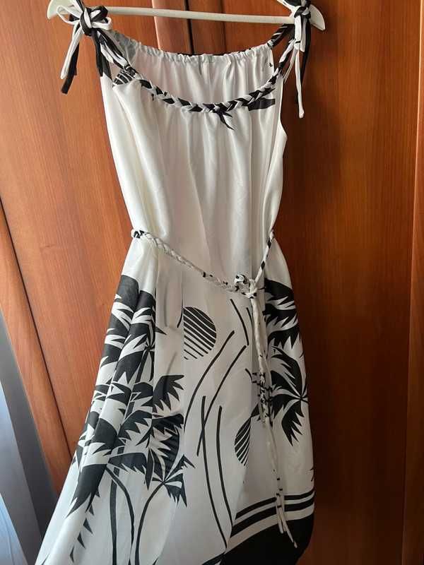 Biała z czarnym wzorem letnia sukienka oversize