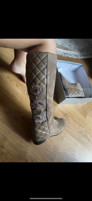 Акція!!!Продам лакшері чоботи зі стразами 36