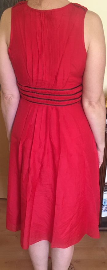 Letnia  czerwona sukienka