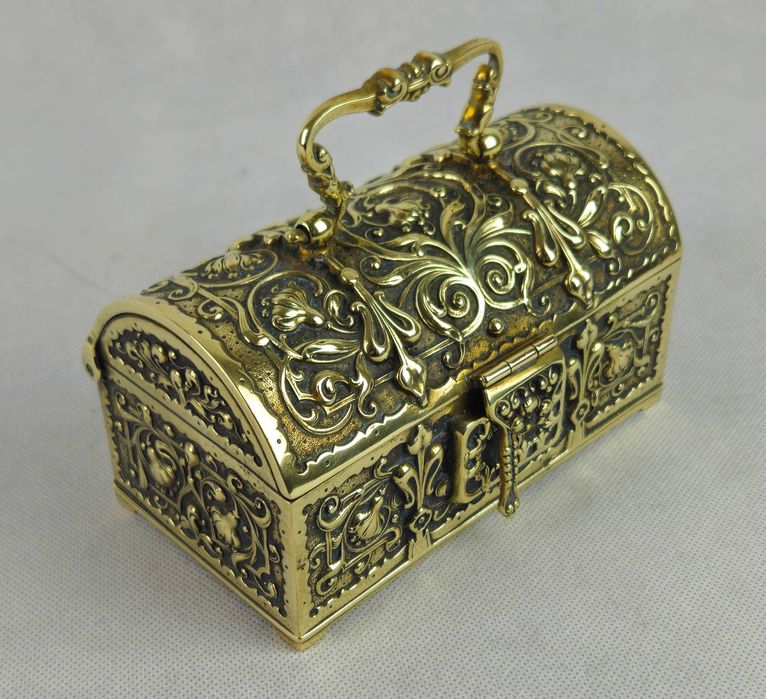 Piękna stylowa mosiężna szkatułka w kształcie kufra z Francji