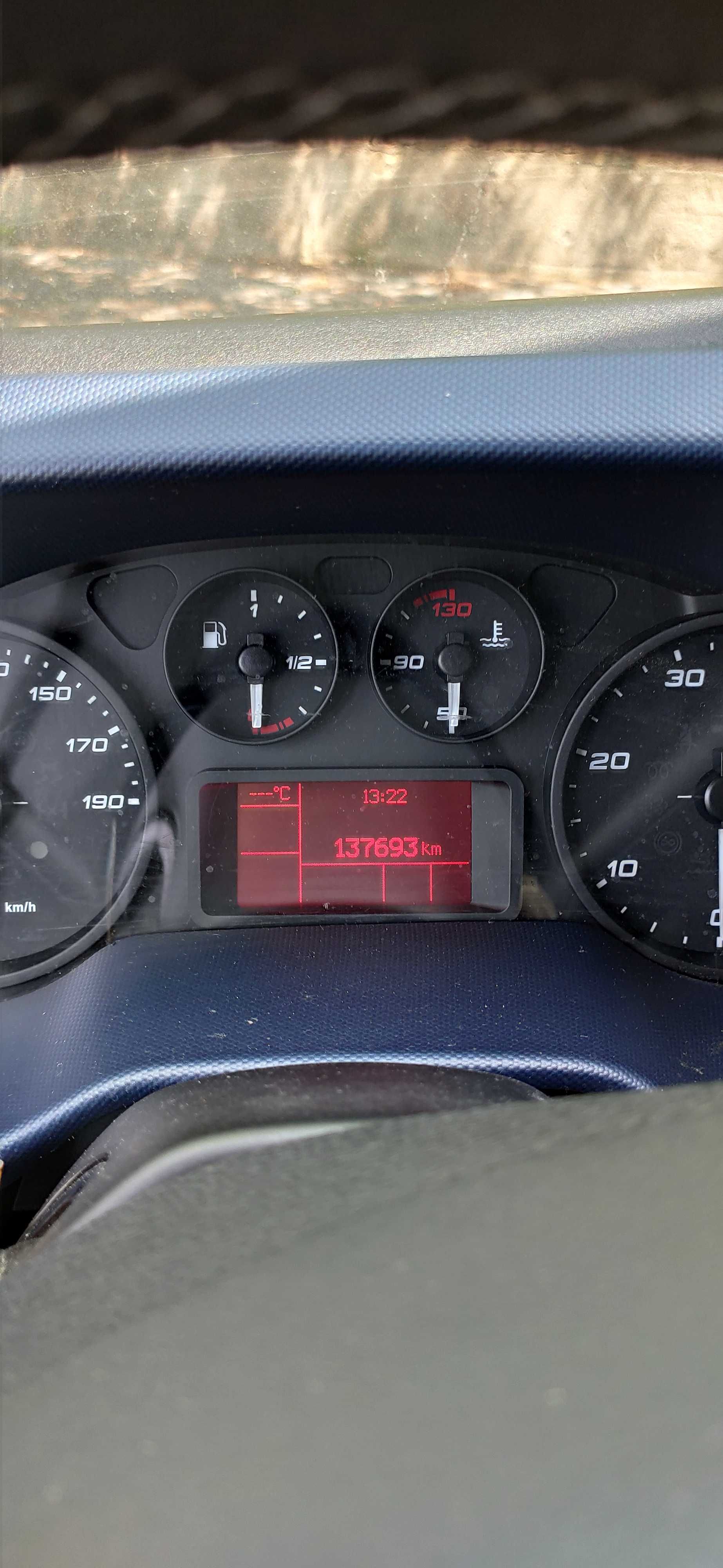 Iveco Daily 35-180(3.0) Hi-Matic (isotérmica c/plataforma)