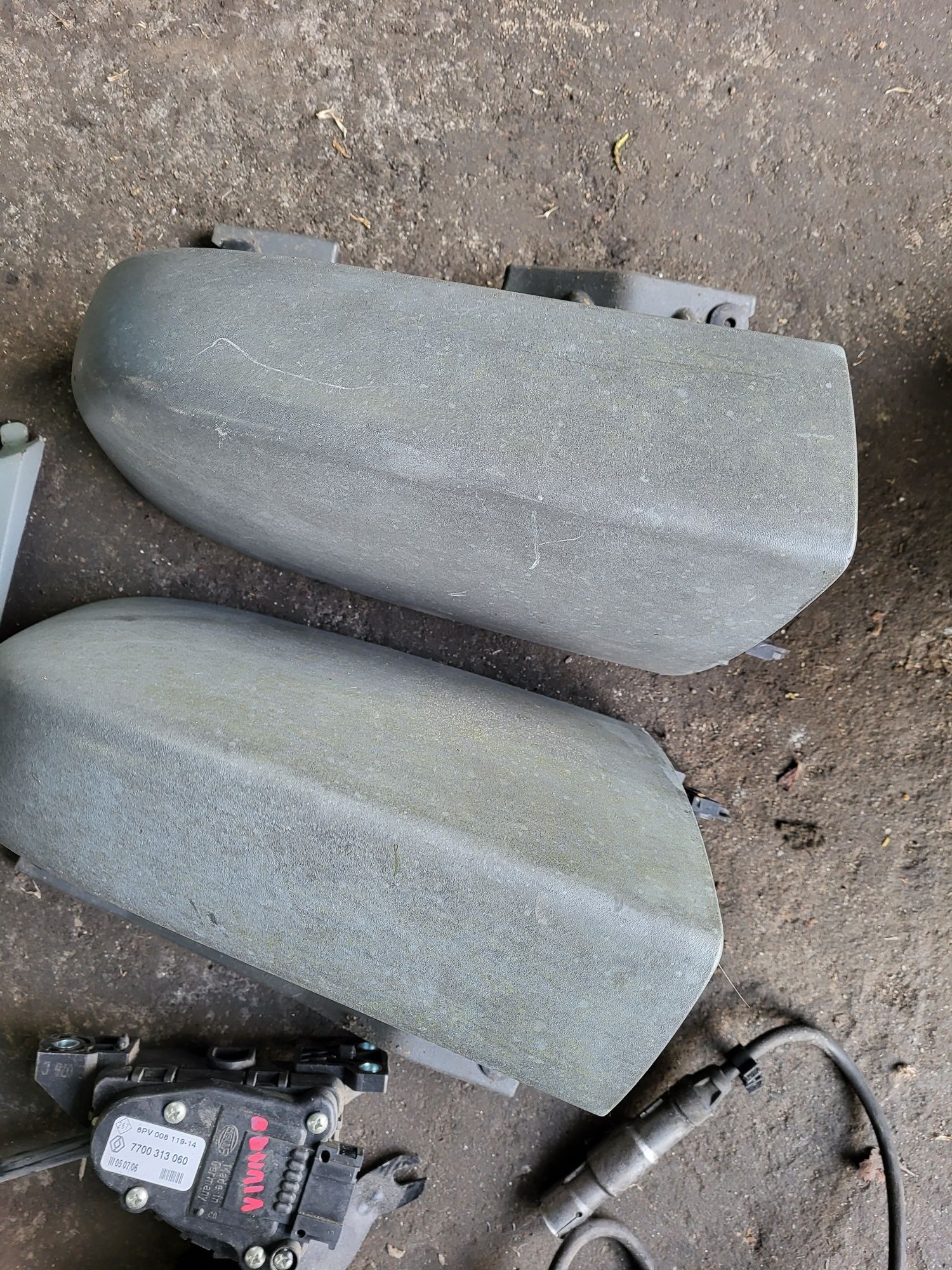 Lampa tylna nosek wsteczny opel vivaro renault trafic 06r