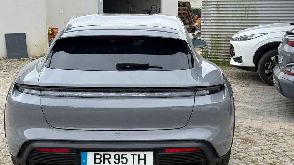 Porsche Taycan Cross Turismo 4S