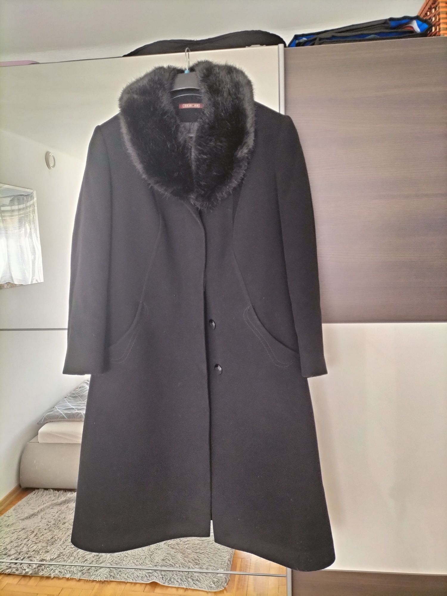 Płaszcz zimowy damski czarny 48