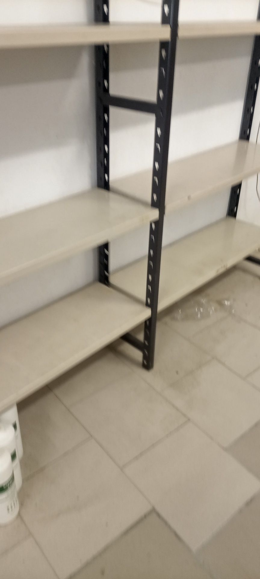 Móvel Prateleiras metálicas