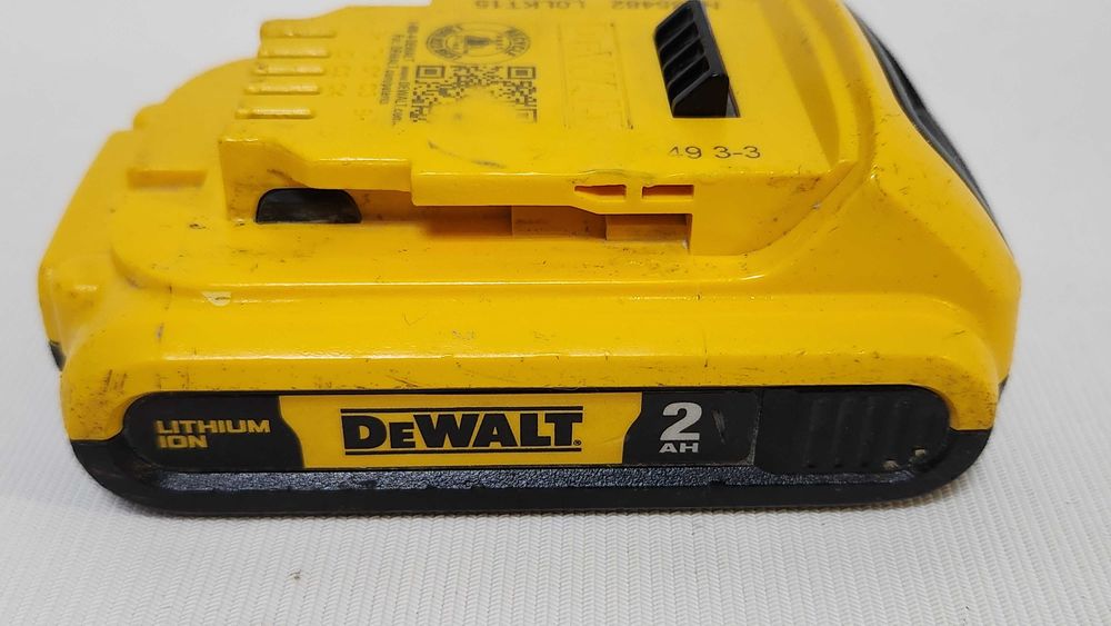 Акумулятор Dewalt DCB203 2ah 2020 рік з США оригінал