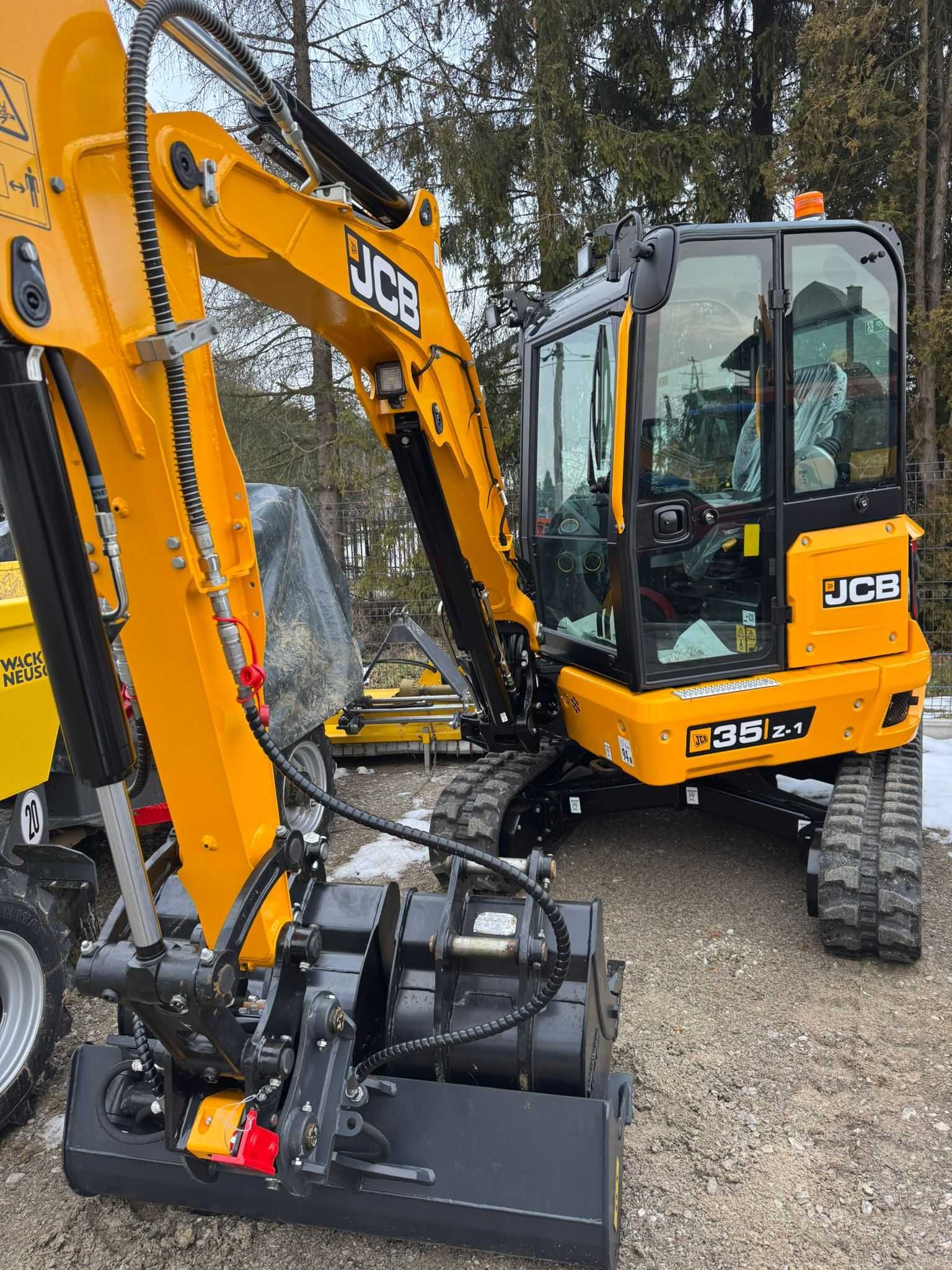 Roboty ziemne wykopy Giebułtów Kraków koparka 3T 3,5T mini JCB 35Z-1