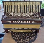 Akordeon scandalli włoski 140 basow 4/5 chory