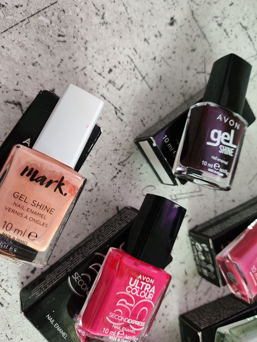 Nowe lakiery do paznokci zestaw Avon całość