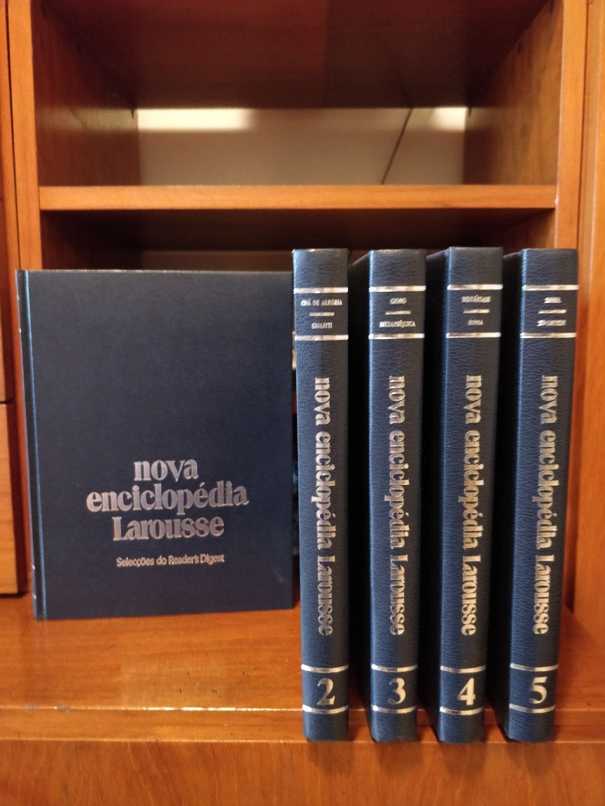 Enciclopédia Larousse, 5 volumes, estado novo, sem uso