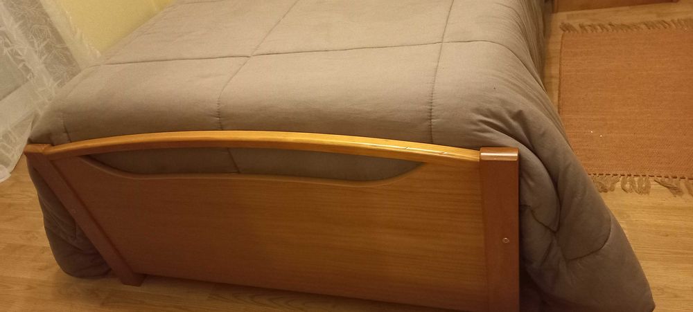 VENDO Mobília de quarto de solteiro em pinho. Corpo e meio