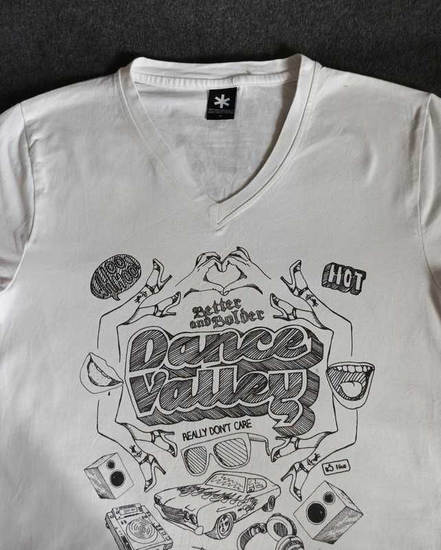 Bluzka męska typu T-shirt, biała z nadrukiem.