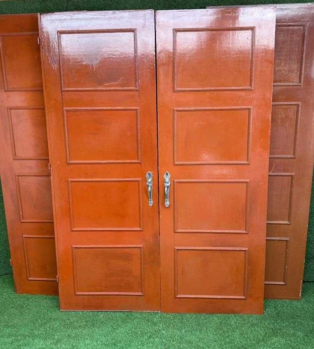 Portas antigas, sem aduelas, de interior e de exterior