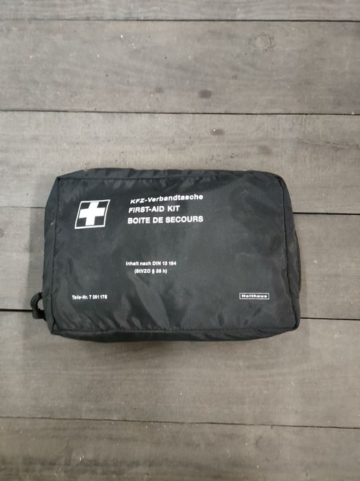 Apteczka samochodowa BMW