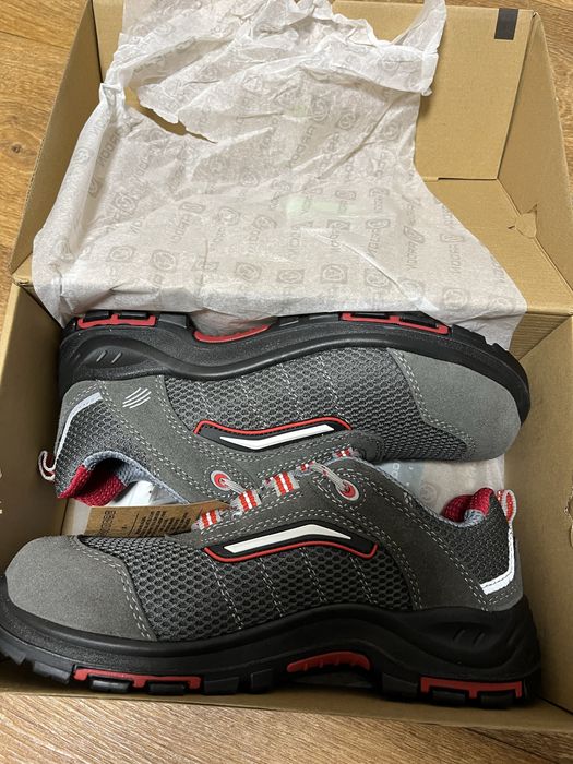 Це робочі захисні кросівки ARDON Rasper S1P.