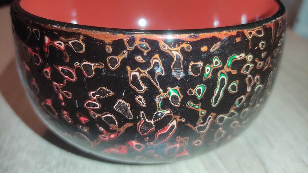 Conjunto de taças japonesas e pauzinhos