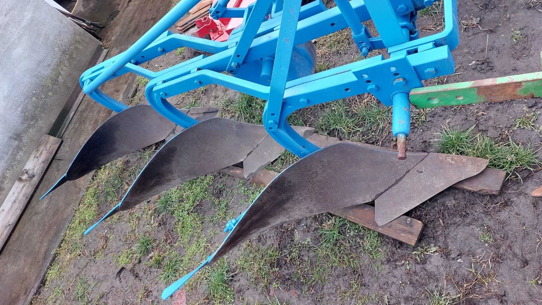 Продам плуг 3 корпусний
