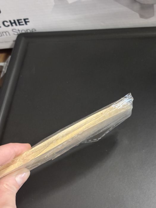 Stołowy gril z kamienna płyta